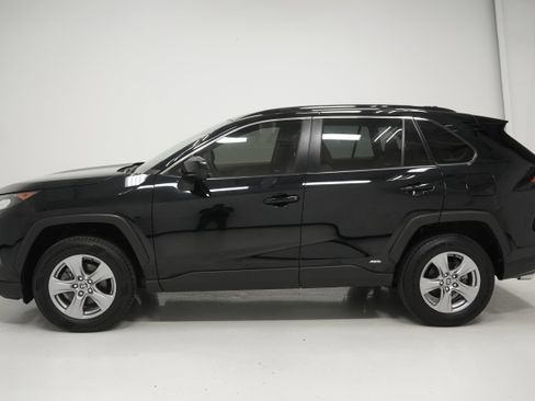 Used 2022 Toyota RAV4 LE image 7