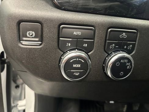 Used 2025 GMC Sierra 1500 SLE AWD/4WD image 24