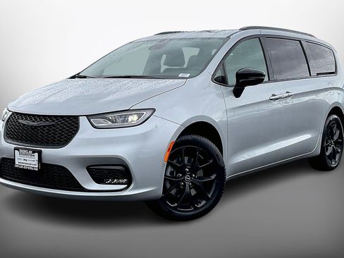 New 2026 Chrysler Pacifica Limited w/ S Appearance Package image 2