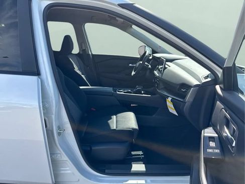 Certified 2025 Nissan Rogue SV AWD/4WD image 30