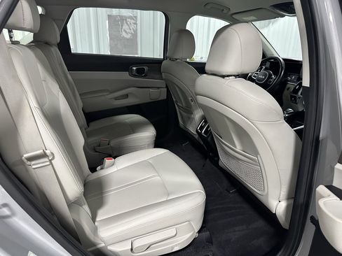 Used 2022 Kia Sorento EX image 27