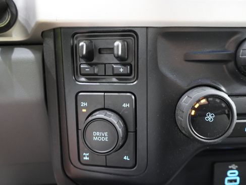 Used 2024 Ford F250 XLT AWD/4WD image 46