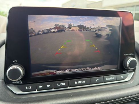 Used 2023 Nissan Rogue SV FWD image 17