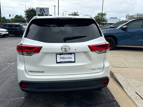 Used 2018 Toyota Highlander XLE AWD/4WD image 5
