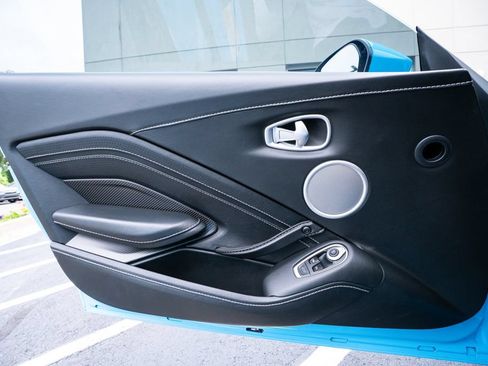 Used 2019 Aston Martin V8 Vantage Coupe RWD image 23