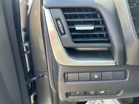 Used 2023 Nissan Rogue SV w/ SV Premium B Package FWD image 34