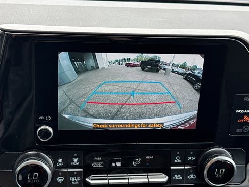 Used 2025 Toyota Highlander LE FWD image 18