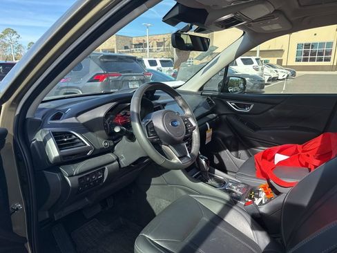 Used 2023 Subaru Forester Touring image 6