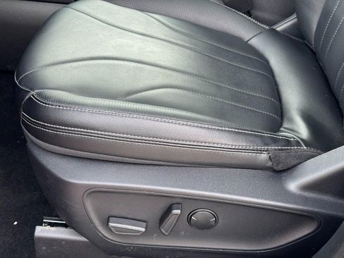 Used 2025 Ford Escape Platinum w/ Premium Technology Package image 25