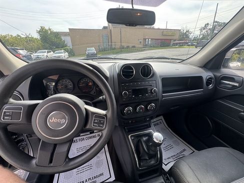 Used 2015 Jeep Patriot Sport w/ Tire & Wheel Group AWD/4WD image 16