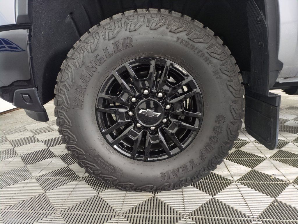 Used 2026 Chevrolet Silverado 2500 ZR2 AWD/4WD image 33