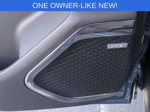 Used 2025 Chevrolet Traverse RS image 36