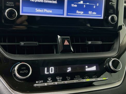 Used 2020 Toyota Corolla LE FWD image 25