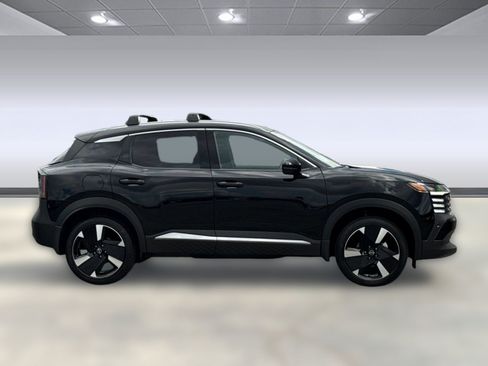 Certified 2026 Nissan Kicks SR FWD image 11