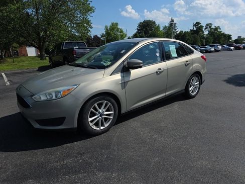 Used 2015 Ford Focus SE FWD image 4
