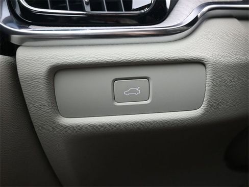 New 2026 Volvo V60 B5 Cross Country Plus w/ Protection Package Premier image 34