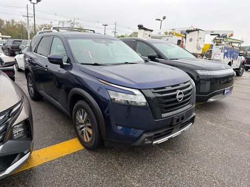 Used 2023 Nissan Pathfinder SL w/ Lighting Package (N92) AWD/4WD image 6
