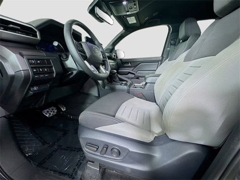 Used 2025 Toyota Tacoma TRD Sport image 17