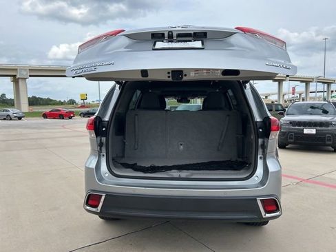 Used 2018 Toyota Highlander Limited FWD image 11