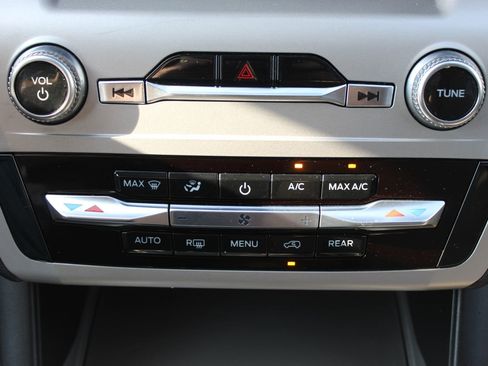 Used 2023 Ford Explorer 4WD image 34