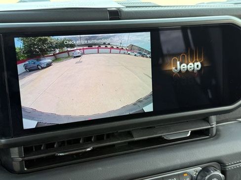 Used 2026 Jeep Wrangler Unlimited Rubicon AWD/4WD image 16