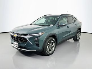 Used 2025 Chevrolet Trax LT w/ Driver Confidence Package FWD video 3