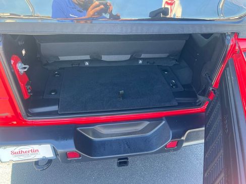 Used 2025 Jeep Wrangler Sport image 23