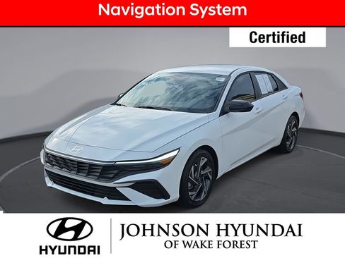 Certified 2025 Hyundai Elantra SEL image 1