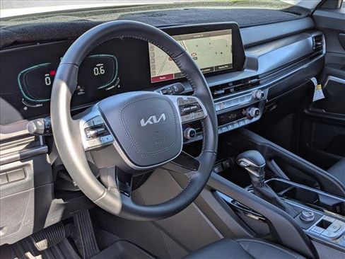 Used 2025 Kia Telluride LX image 12