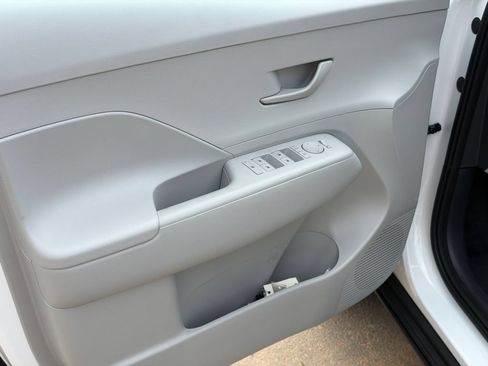 New 2026 Hyundai Kona SE FWD image 11