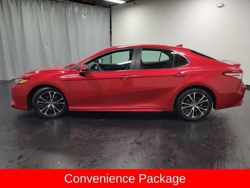 Used 2020 Toyota Camry SE w/ Convenience Package FWD image 5