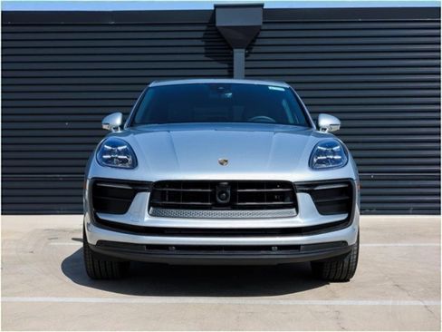 Certified 2025 Porsche Macan AWD/4WD image 10