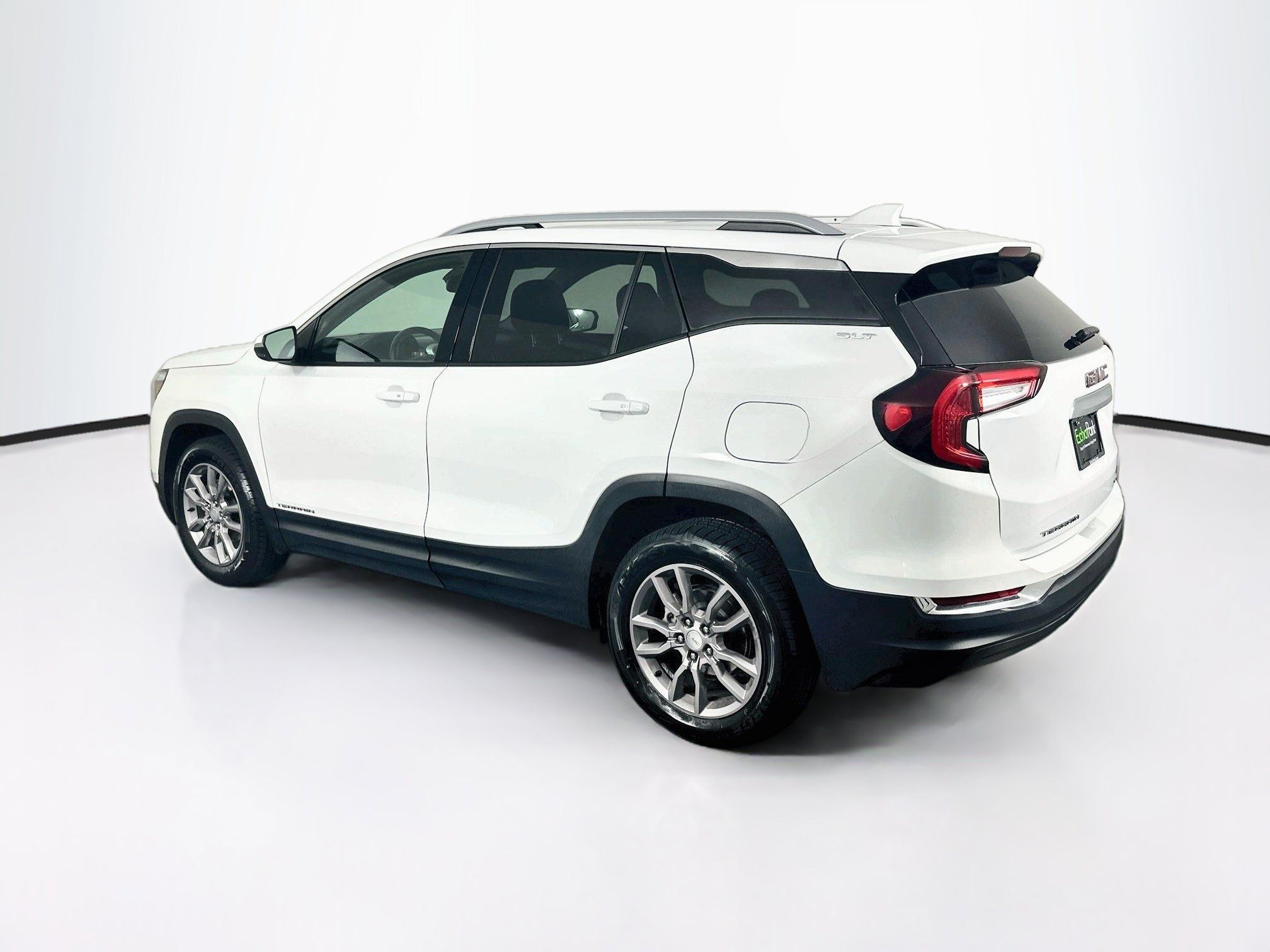 Used 2024 GMC Terrain SLT AWD/4WD image 5