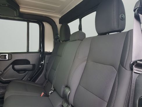 Used 2022 Jeep Gladiator Sport image 17