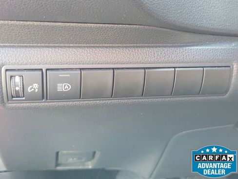 Used 2020 Toyota Corolla LE FWD image 19