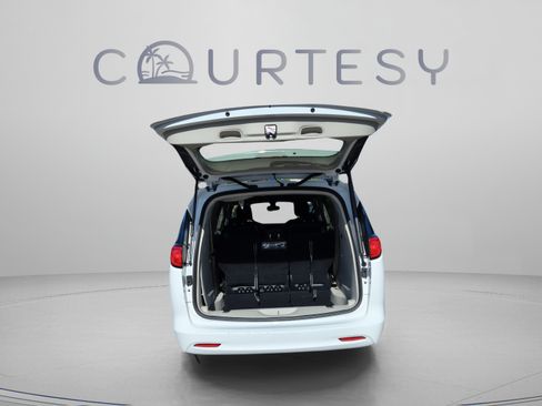 Used 2020 Chrysler Voyager Lxi FWD image 9