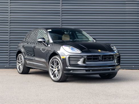 Certified 2026 Porsche Macan AWD/4WD image 10
