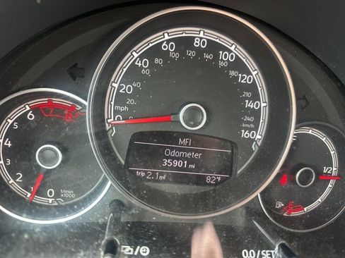 Used 2019 Volkswagen Beetle 2.0T image 6