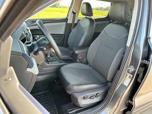 Used 2023 Volkswagen Taos SE image 11