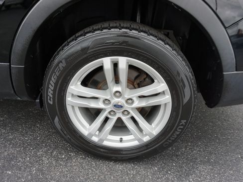 Used 2016 Ford Explorer XLT w/ Equipment Group 202A AWD/4WD image 39