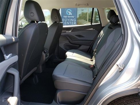 New 2025 Volkswagen Tiguan SE image 7