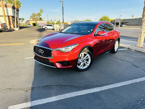 Used 2019 INFINITI QX30 w/ Navigation Package image 1