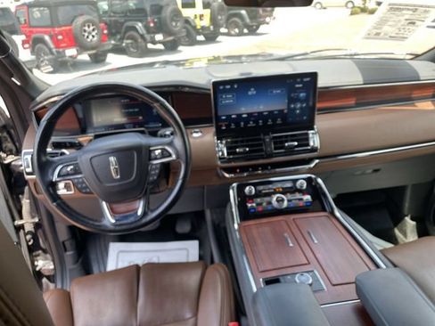 Used 2022 Lincoln Navigator Reserve AWD/4WD image 19