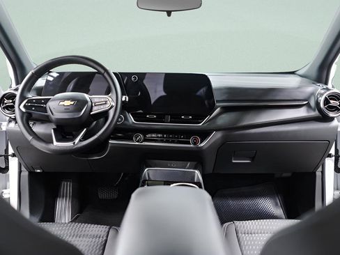 Used 2025 Chevrolet Equinox LT image 8