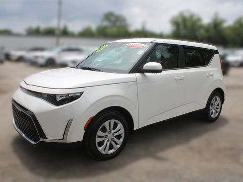 Used 2023 Kia Soul LX FWD image 14
