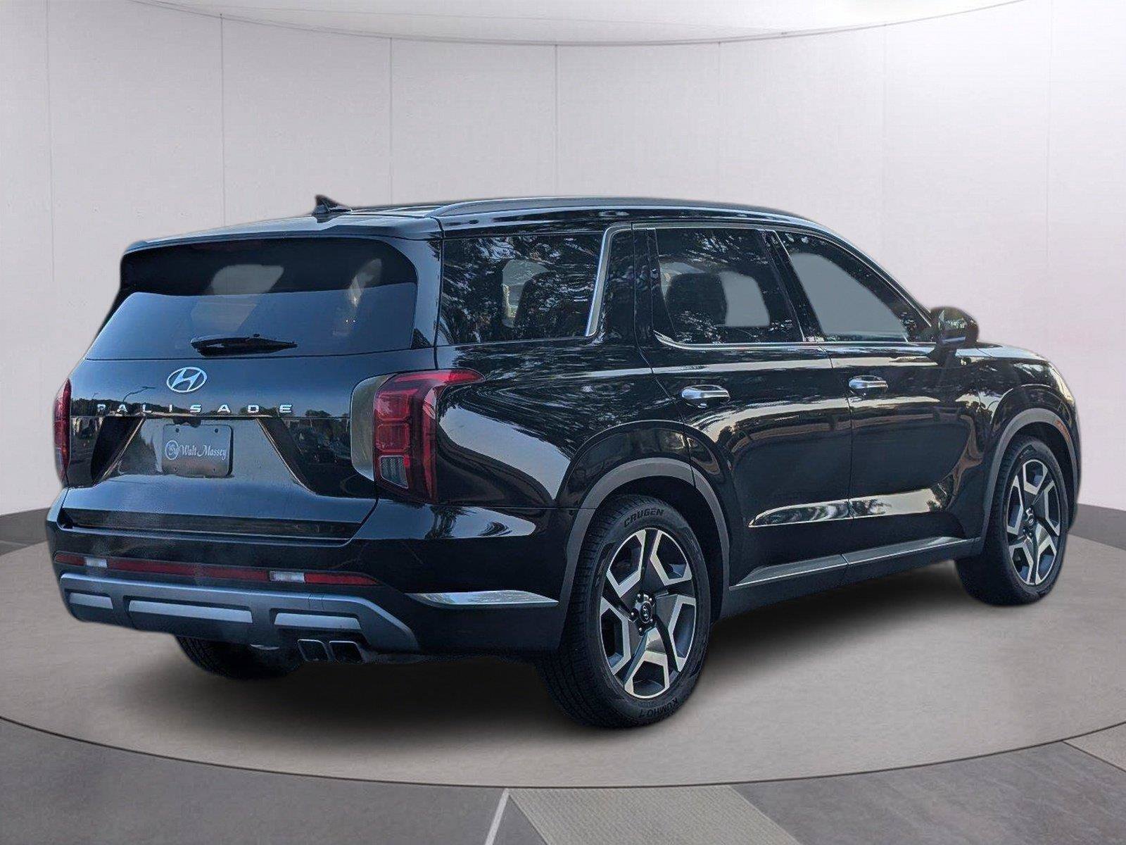 Used 2023 Hyundai Palisade Limited FWD image 7