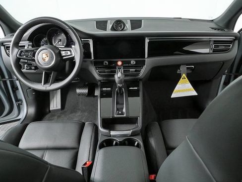 Used 2026 Porsche Macan AWD/4WD image 19