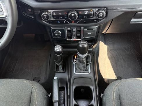 Used 2024 Jeep Wrangler Unlimited Sahara AWD/4WD image 20
