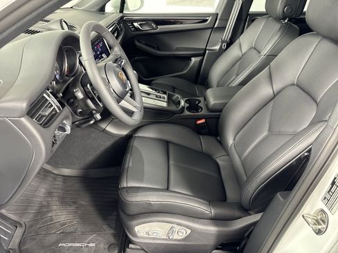 New 2025 Porsche Macan image 5
