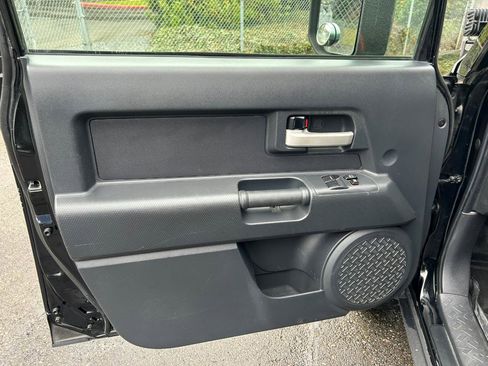 Used 2010 Toyota FJ Cruiser 4WD AT image 9